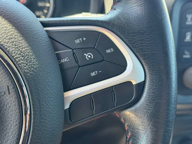 Used 2017 Jeep Renegade Trailhawk AWD/4WD image 25