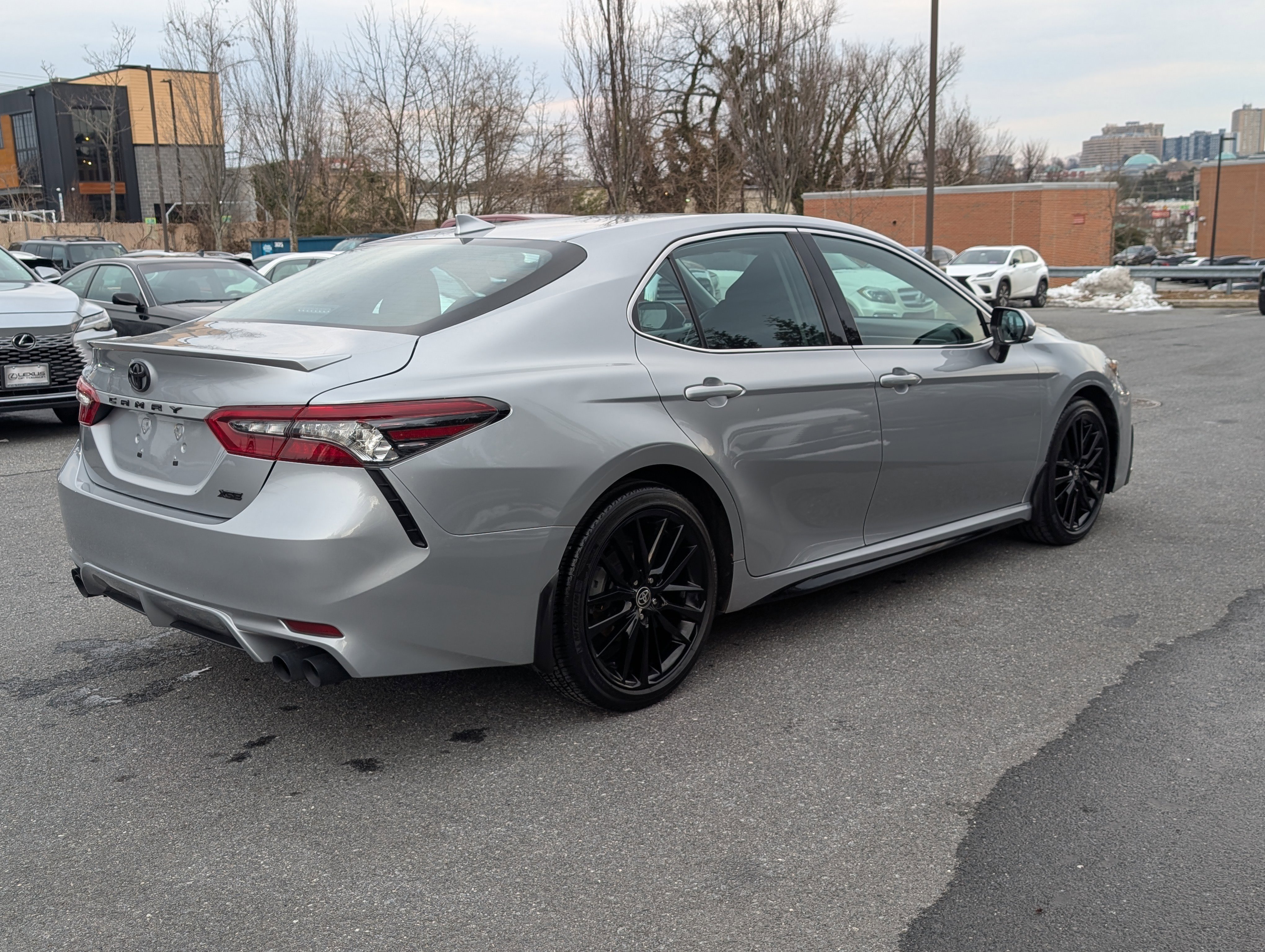 Used 2022 Toyota Camry XSE image 3