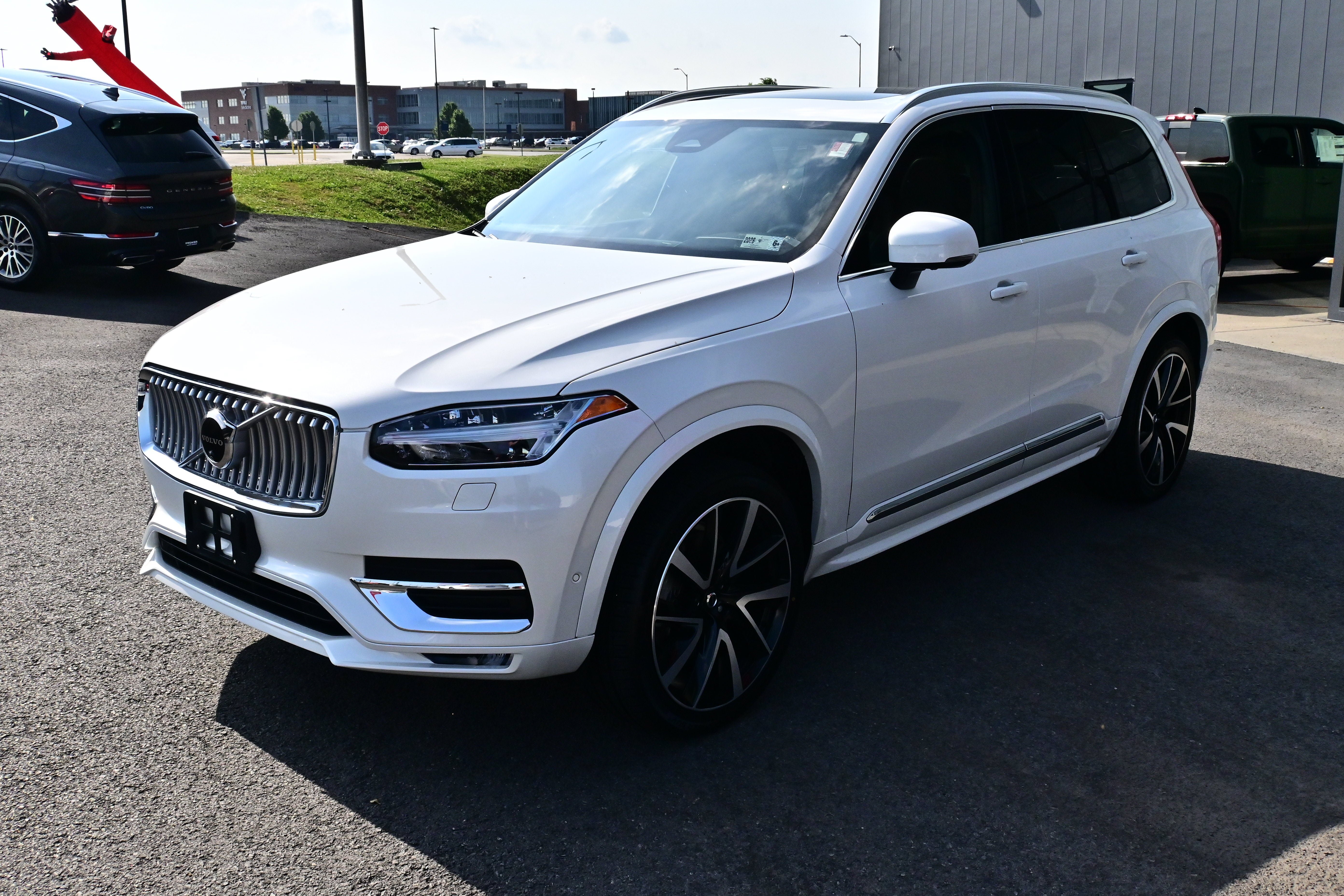 Used 2024 Volvo XC90 B6 Ultimate w/ Protection Package Premier AWD/4WD image 4