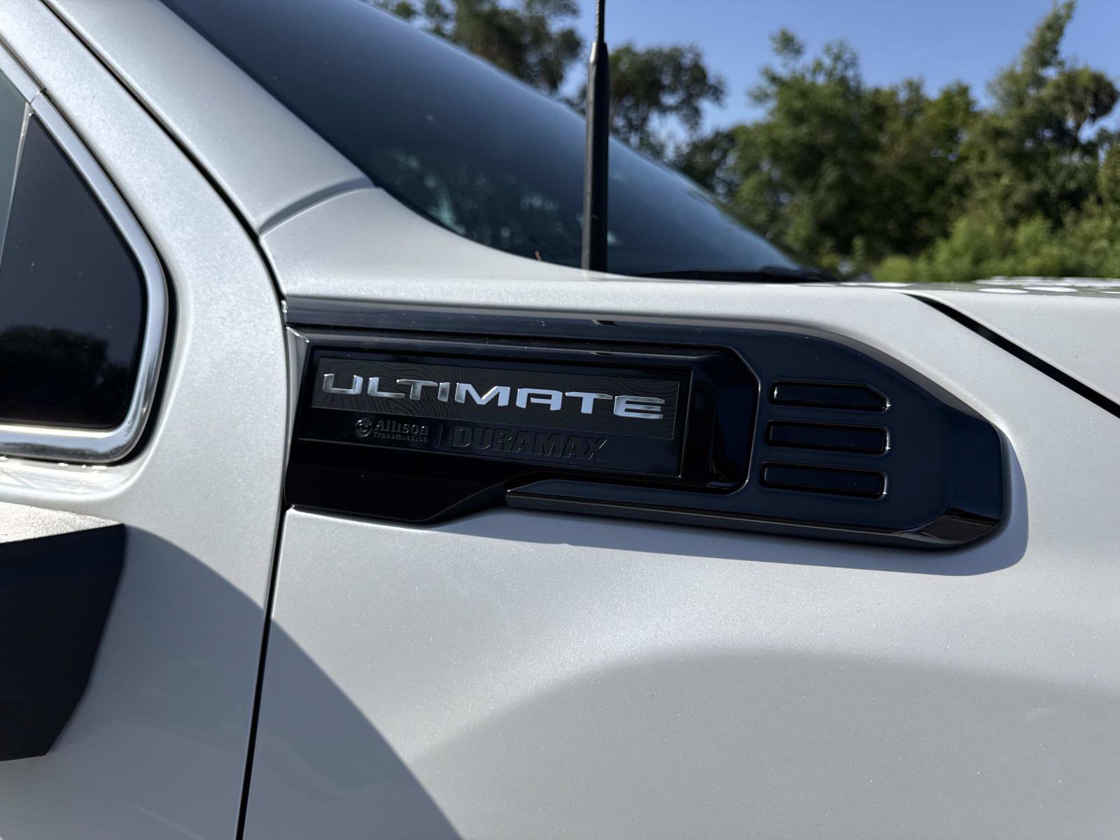 Used 2025 GMC Sierra 2500 Denali Ultimate AWD/4WD image 2