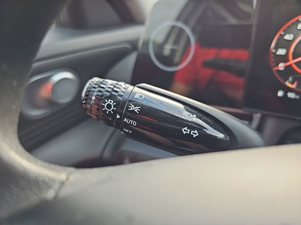 Used 2024 Hyundai Elantra SEL FWD image 31
