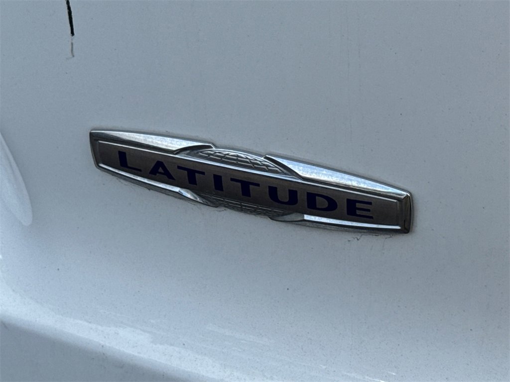 Used 2019 Jeep Cherokee Latitude w/ Popular Appearance Group image 5