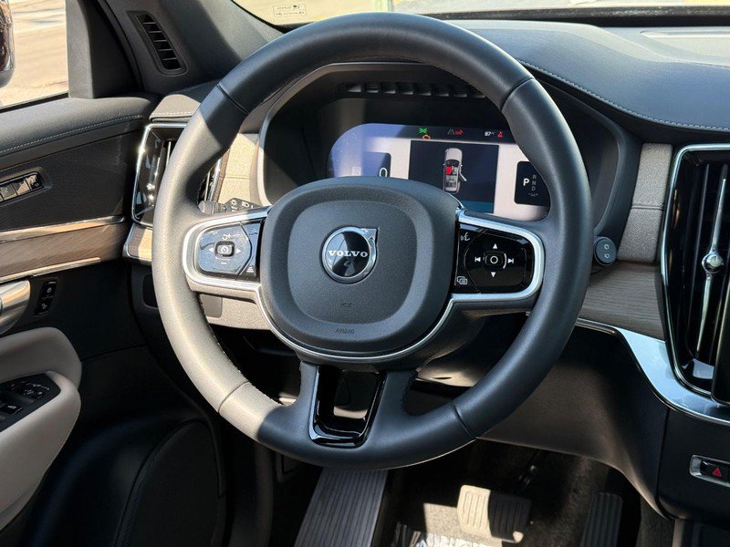 Certified 2025 Volvo XC90 B6 Plus AWD/4WD image 13