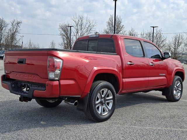 Used 2016 Toyota Tacoma Limited w/ Towing Package image 9