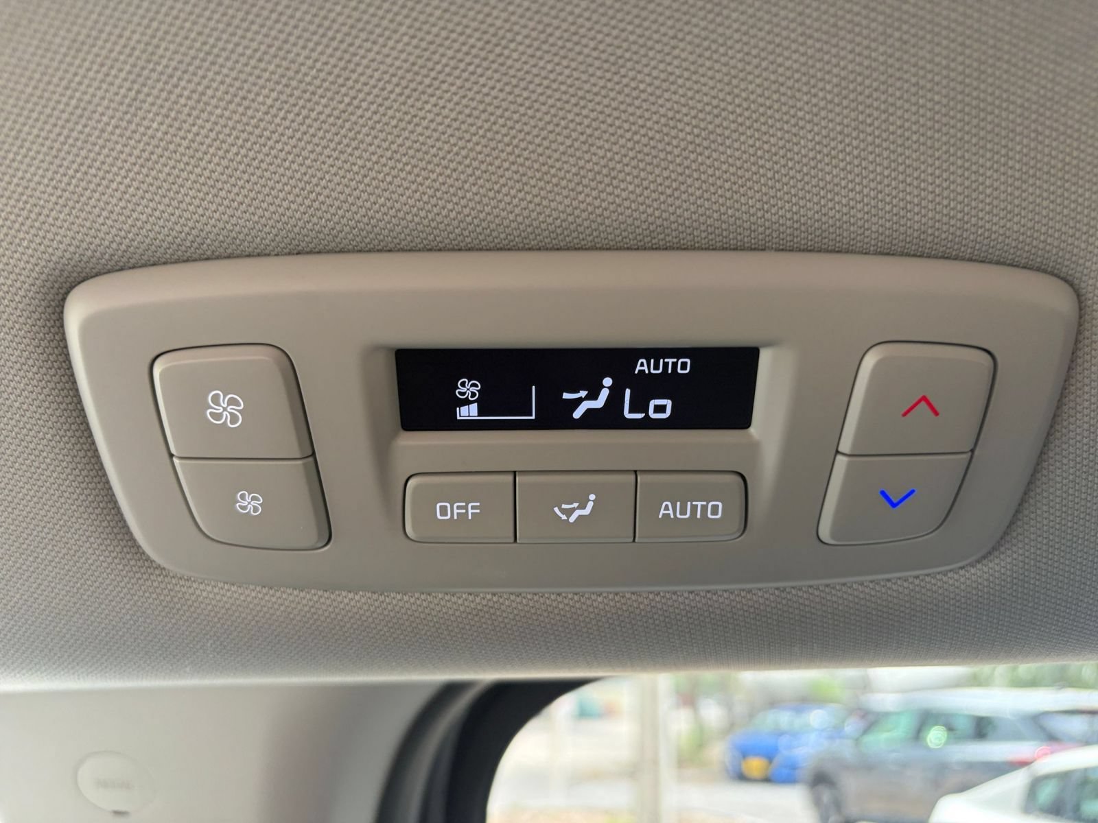 Used 2026 Kia Carnival FWD image 25