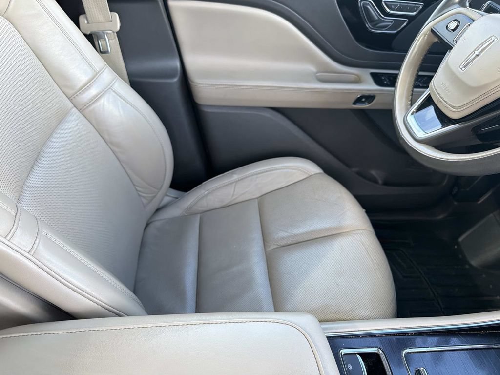 Used 2021 Lincoln Aviator Reserve w/ Class IV Trailer Tow Package RWD image 12