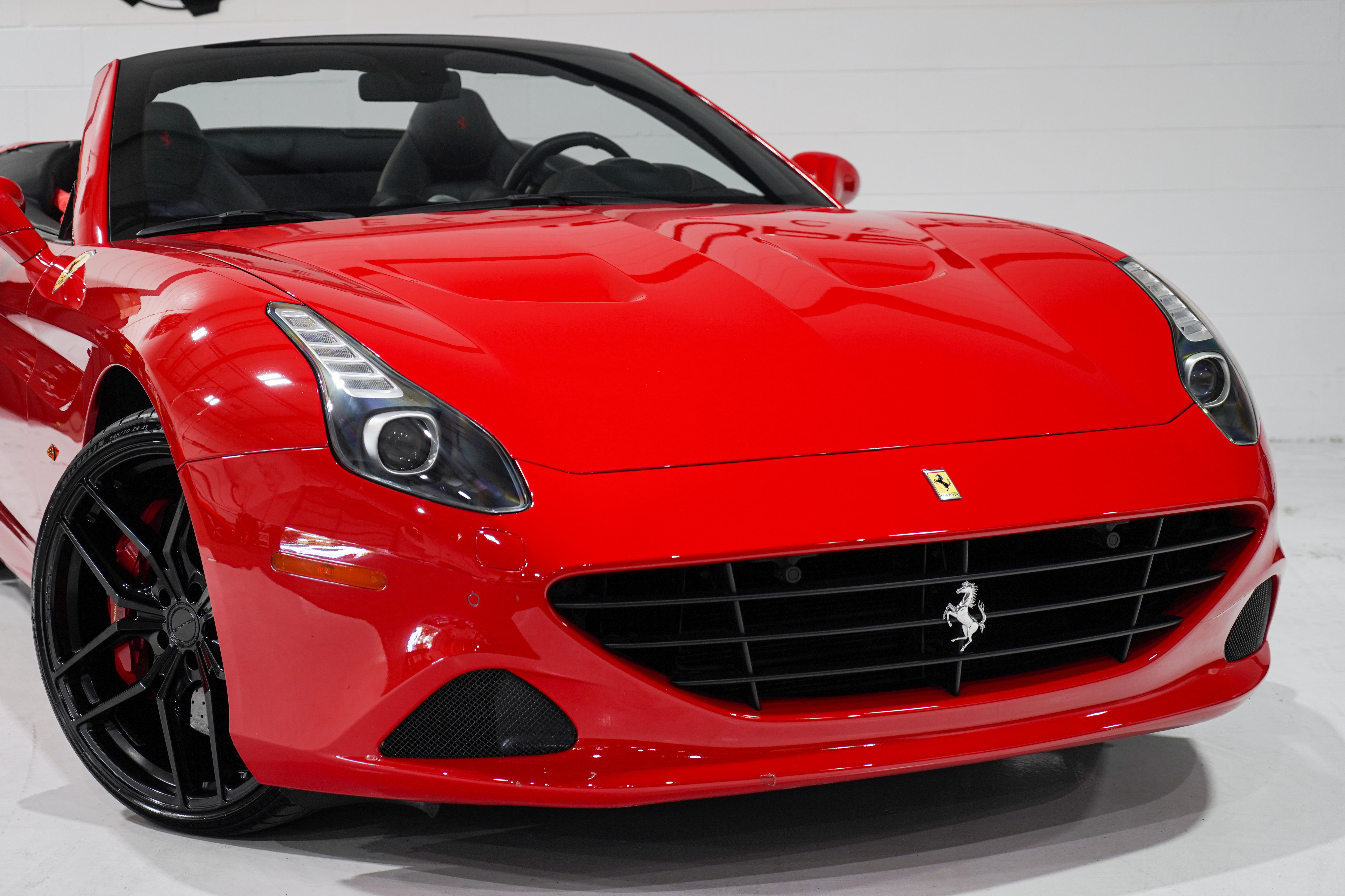 Used 2017 Ferrari California T RWD image 25