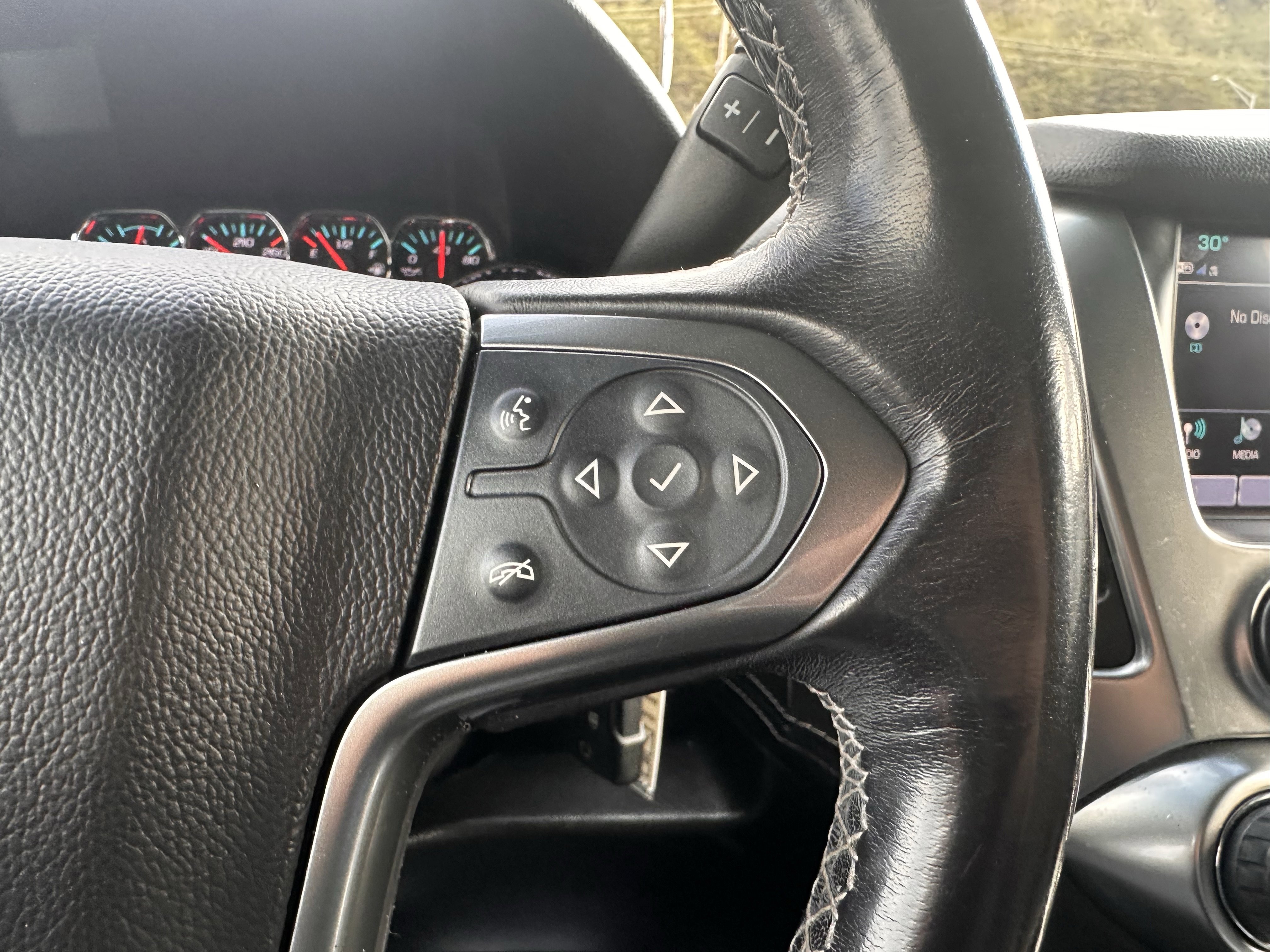 Used 2018 Chevrolet Tahoe LS w/ All-Season Package image 11