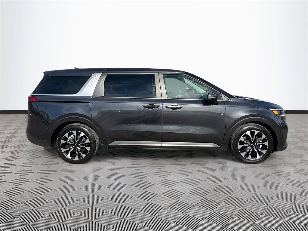 Used 2024 Kia Carnival EX image 8