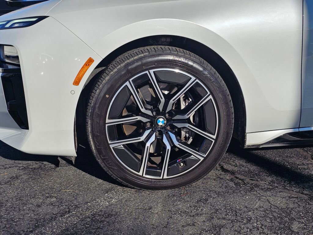 Used 2024 BMW 740i xDrive image 9