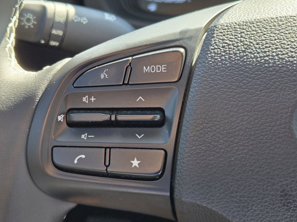 Certified 2025 Hyundai Venue Limited image 22