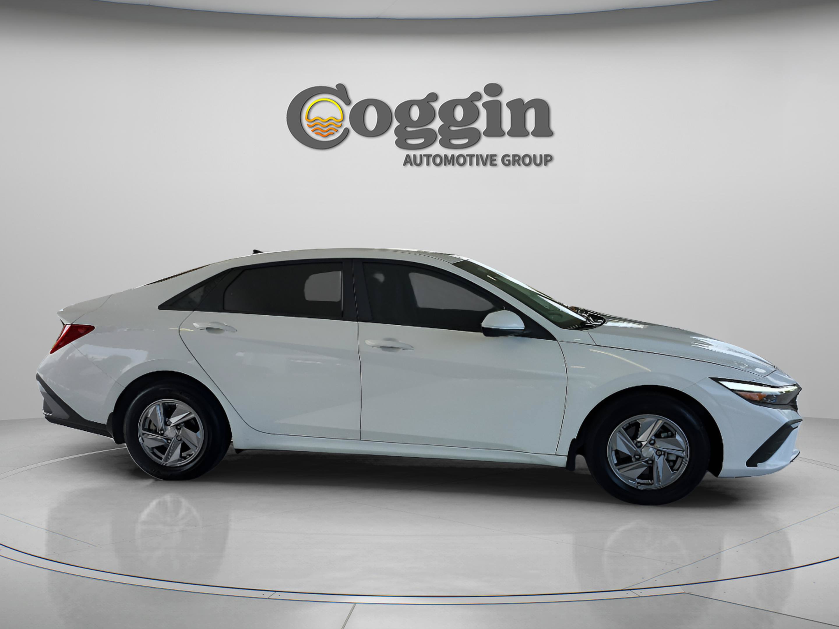 Used 2025 Hyundai Elantra SE FWD image 6