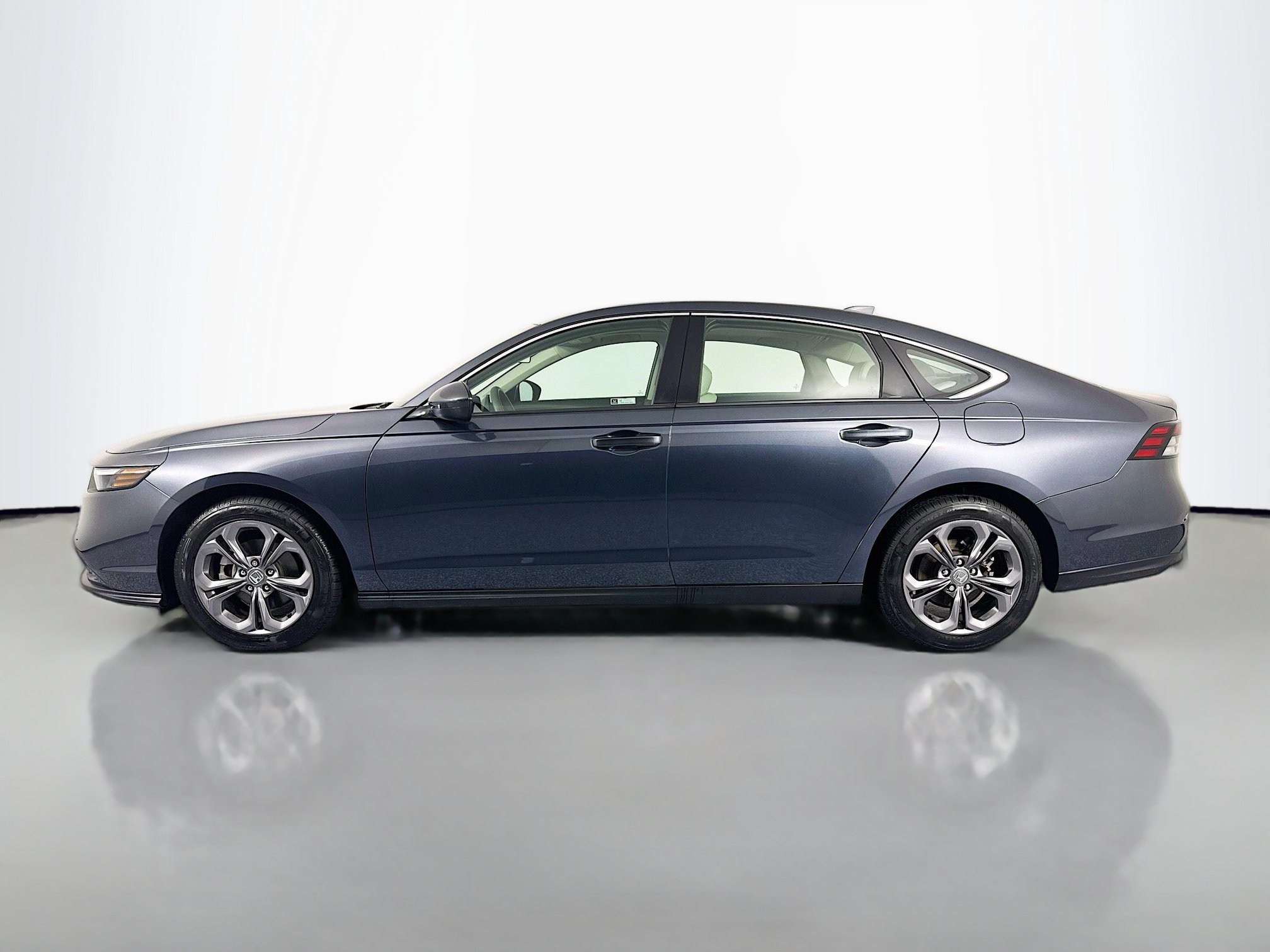 Certified 2023 Honda Accord EX image 8