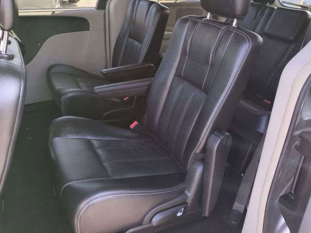 Used 2014 Chrysler Town & Country Touring-L w/ Driver Convenience Group image 24