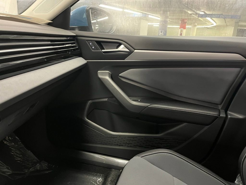 New 2025 Volkswagen Jetta SE image 29