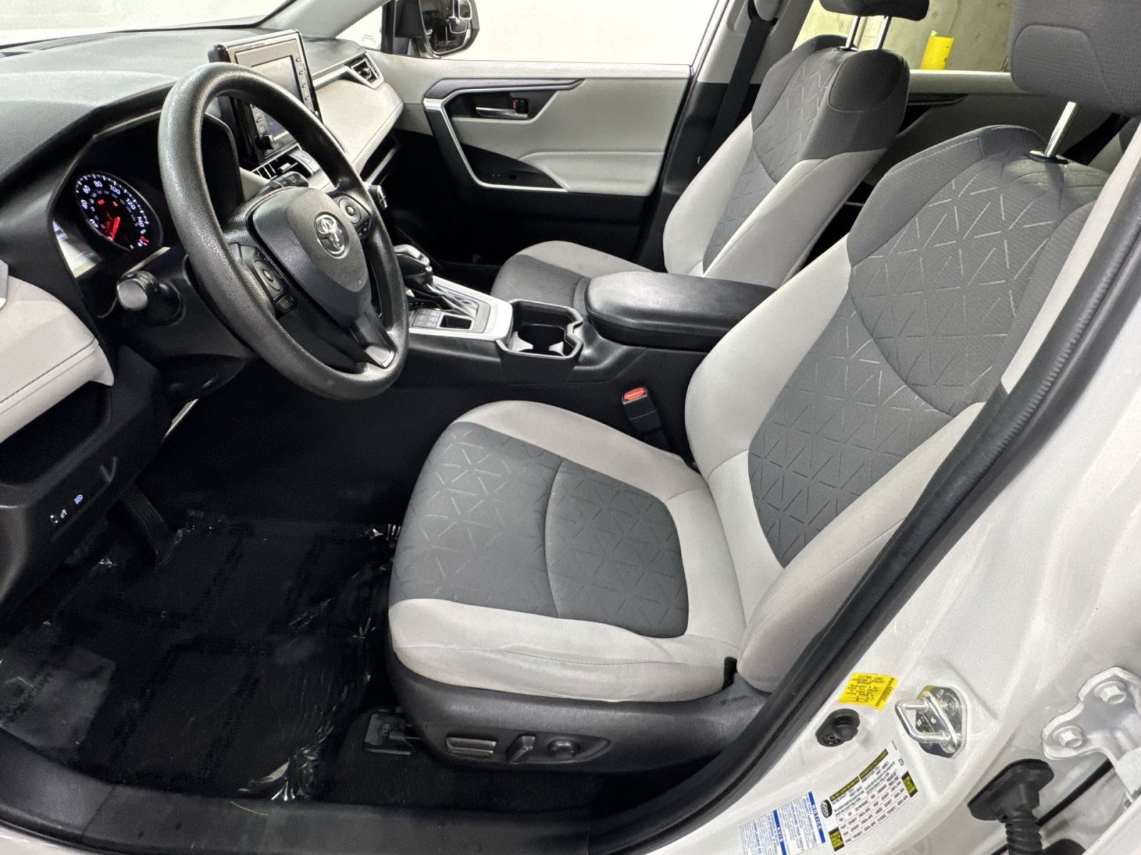 Used 2021 Toyota RAV4 XLE AWD/4WD image 16