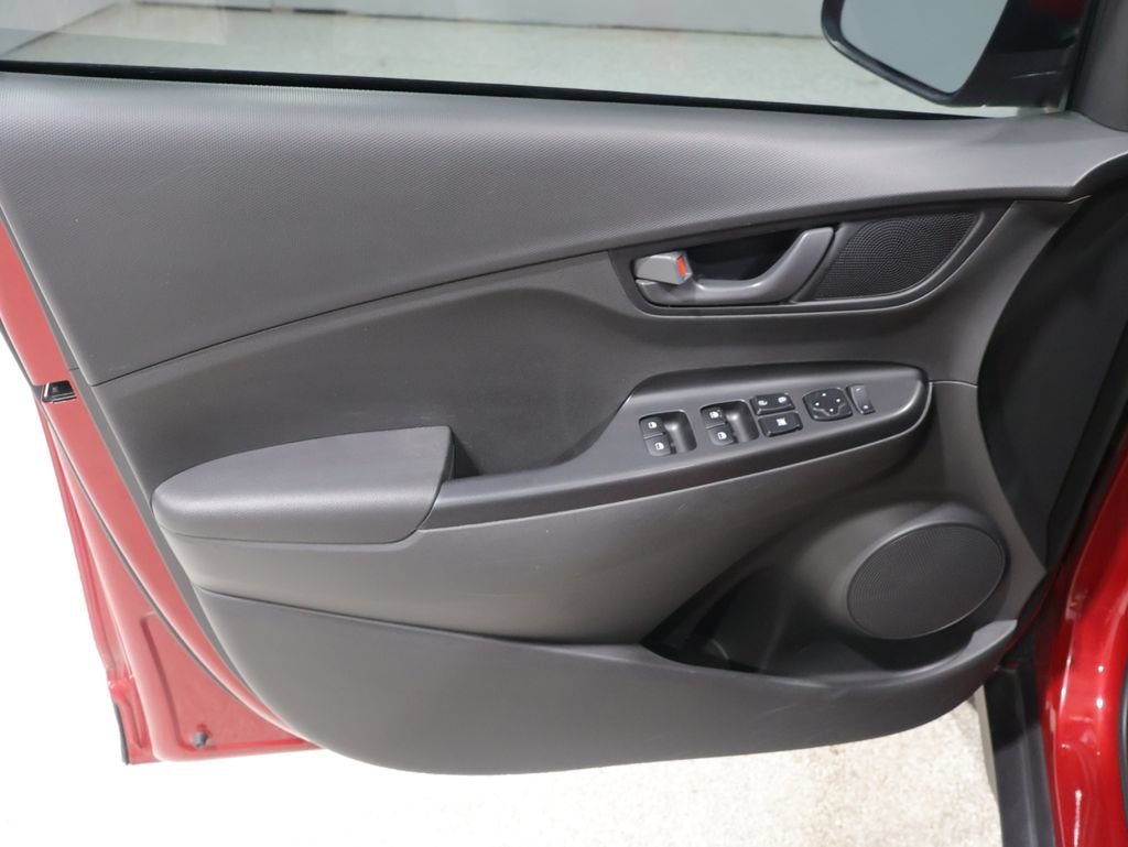 Used 2022 Hyundai Kona SEL w/ Winter Weather Package AWD/4WD image 13