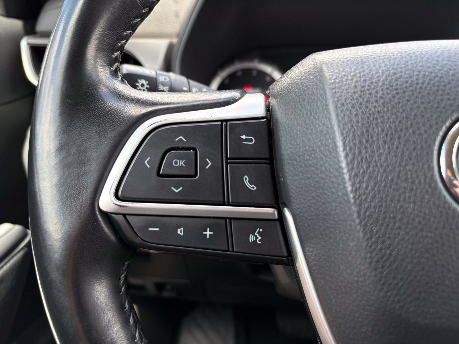 Used 2022 Toyota Highlander LE FWD image 15