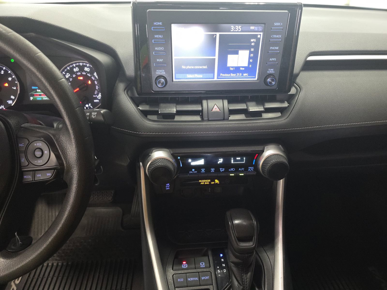 Used 2019 Toyota RAV4 LE FWD image 12