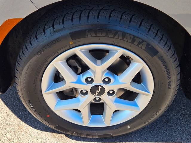 Used 2024 Kia Soul LX w/ Option Group 015 FWD image 12