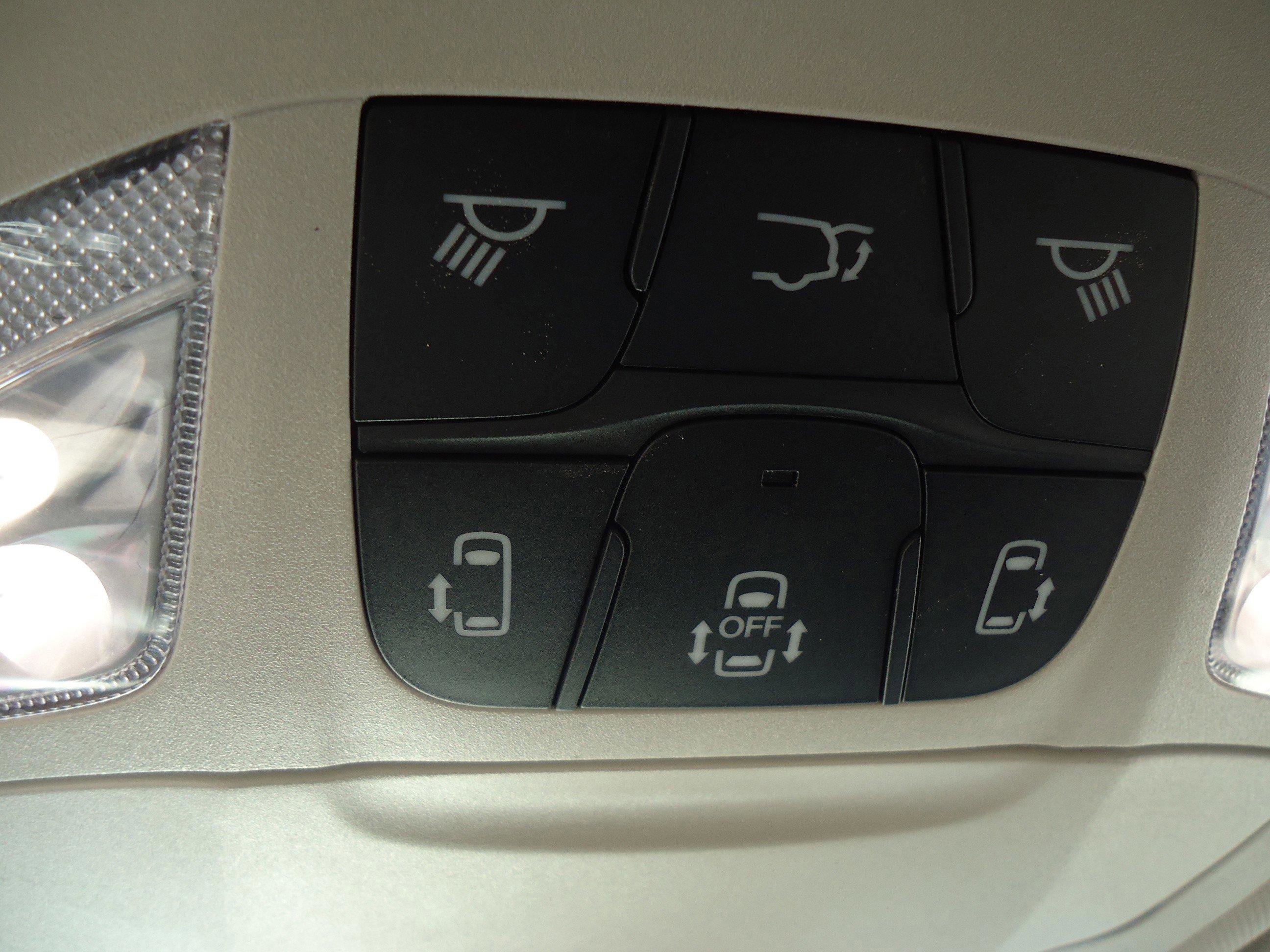 Used 2023 Chrysler Voyager LX image 22