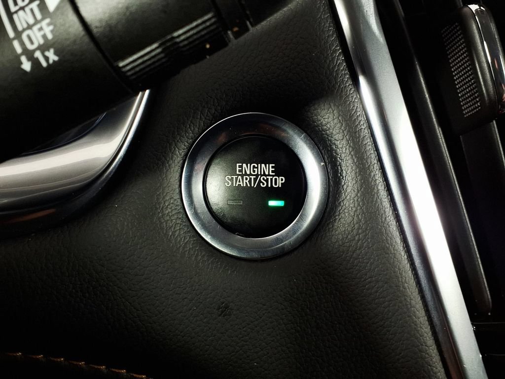 Used 2021 Chevrolet Traverse LT FWD image 17