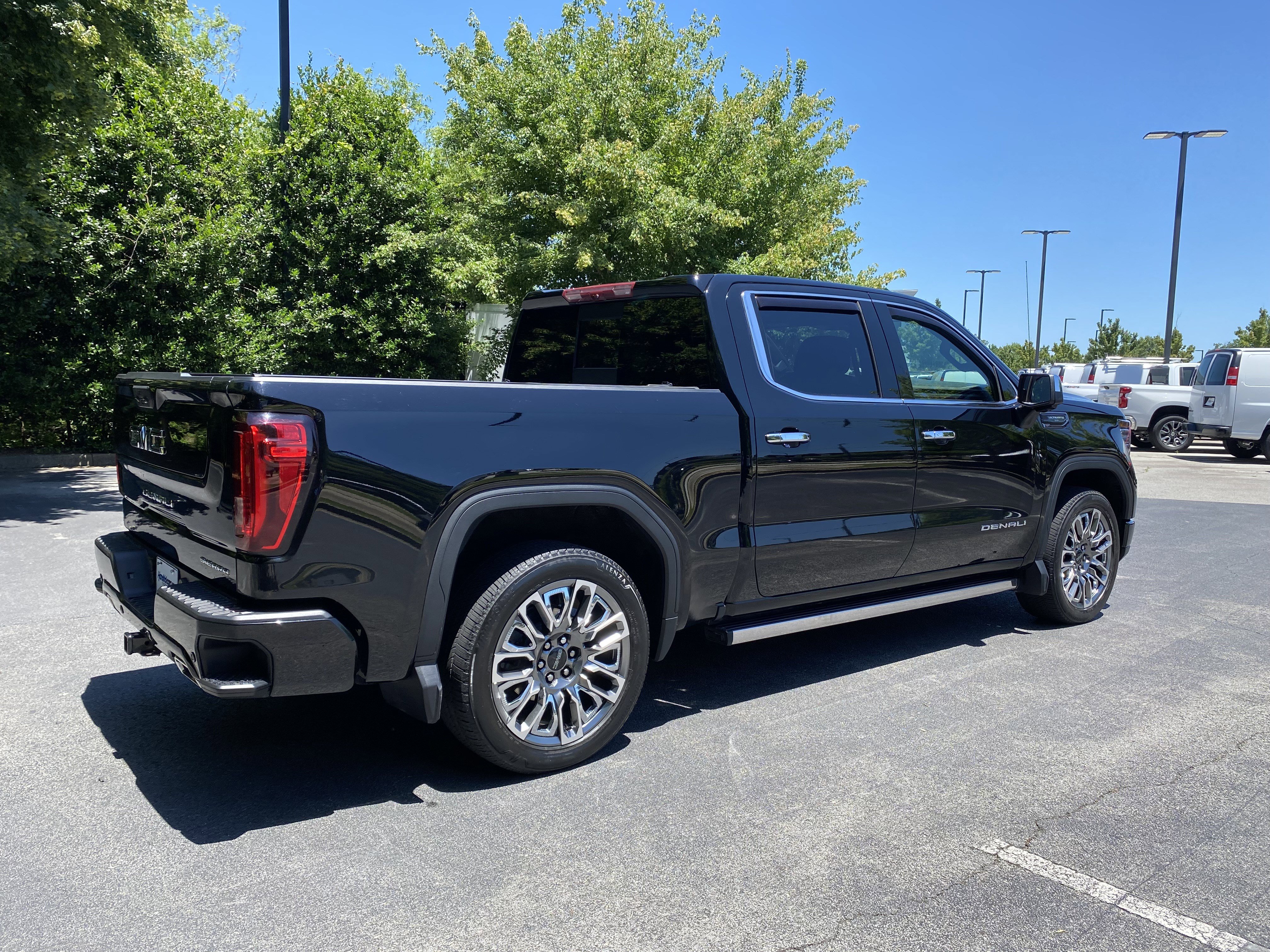 Used 2024 GMC Sierra 1500 Denali Ultimate AWD/4WD image 9