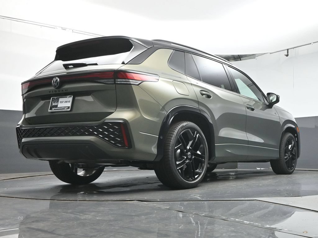 New 2026 Volkswagen Tiguan SE R-Line FWD image 42