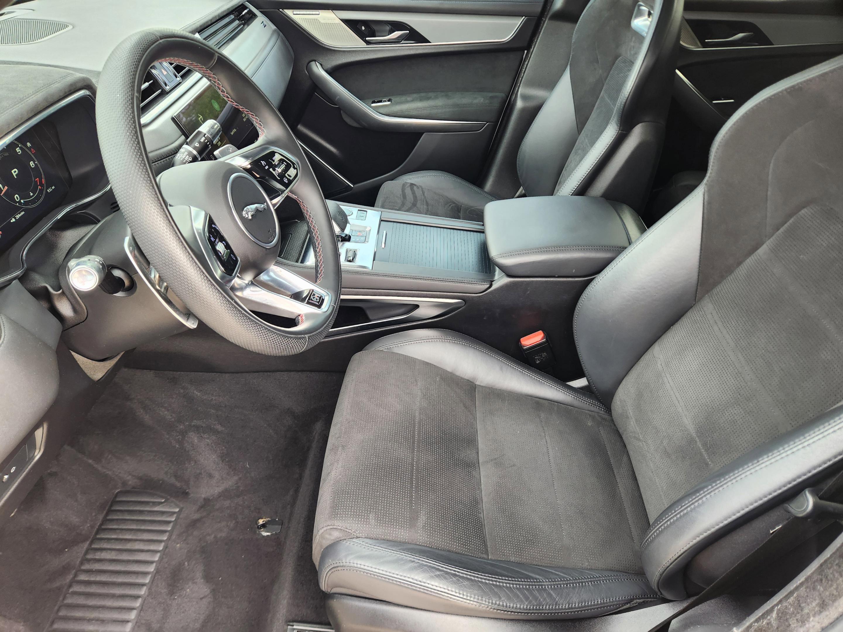 Used 2022 Jaguar F-PACE SVR image 5