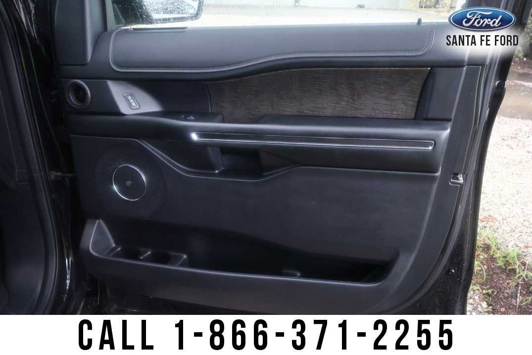 Used 2019 Ford Expedition Limited w/ Driver Assistance Package AWD/4WD image 29