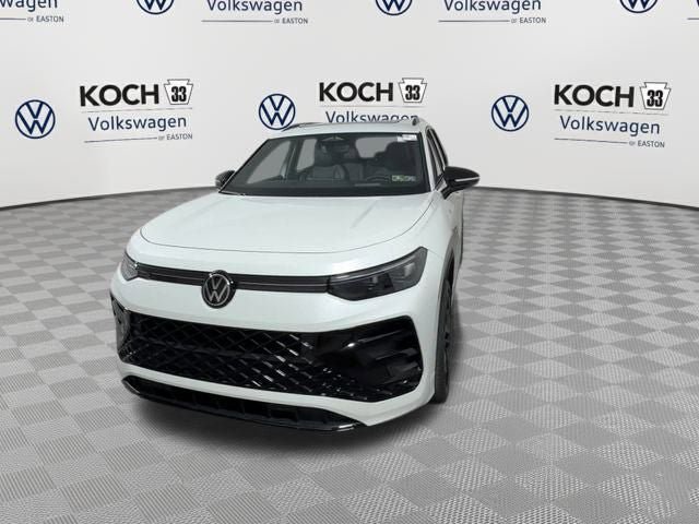 New 2026 Volkswagen Tiguan SE R-Line image 3