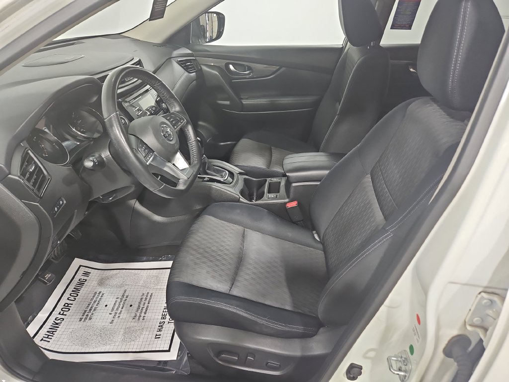 Used 2017 Nissan Rogue SV AWD/4WD image 10