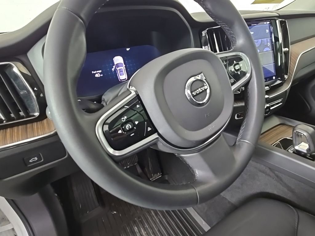 Certified 2023 Volvo XC60 B5 Plus w/ Protection Package Premier image 22