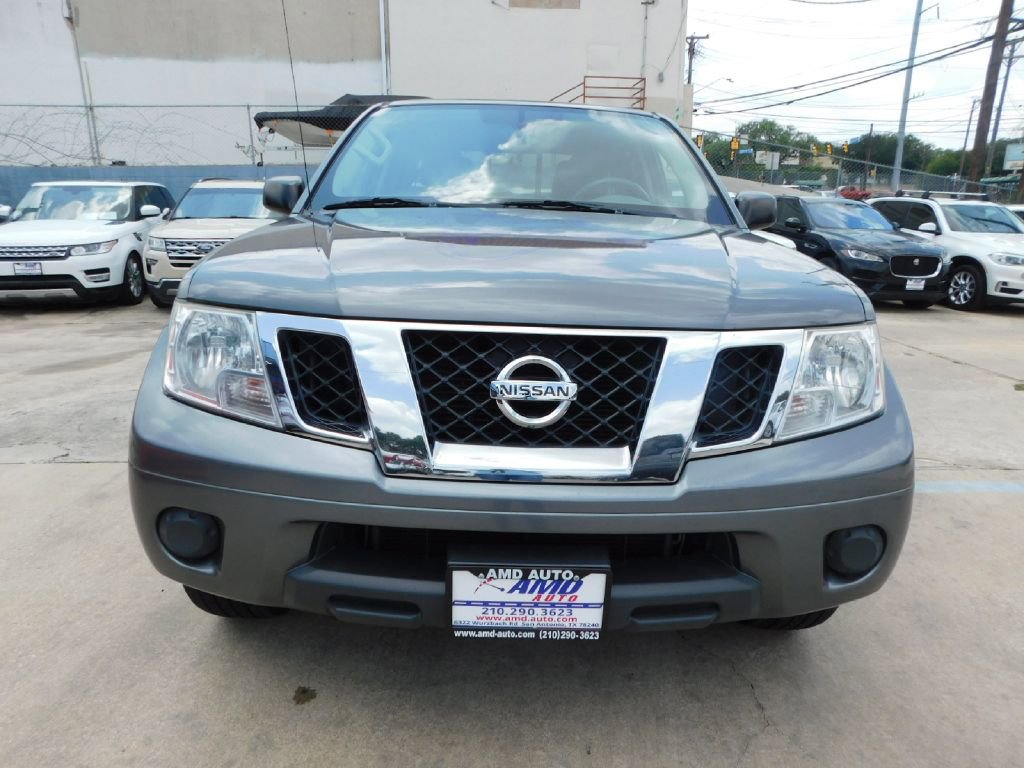 Used 2019 Nissan Frontier SV image 2
