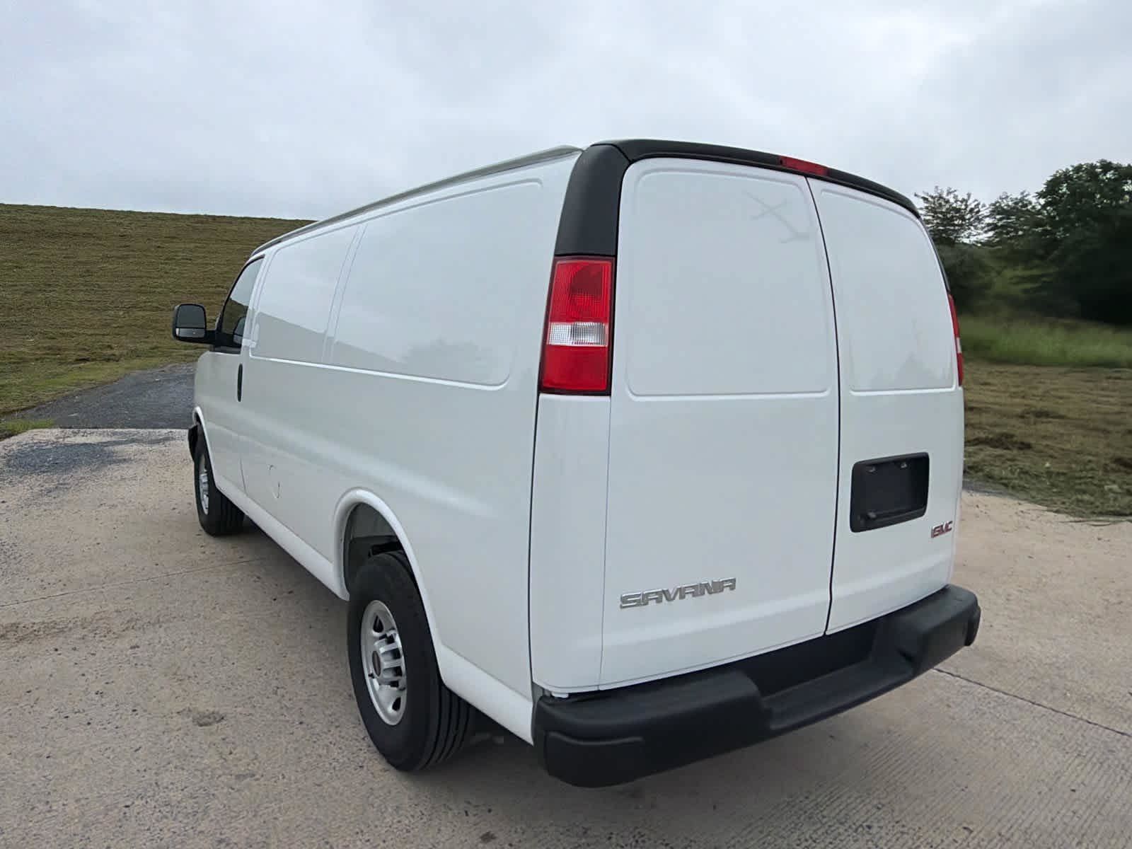 New 2026 GMC Savana 2500 w/ Driver Convenience Package RWD image 4