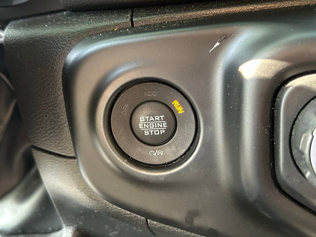 Used 2022 Jeep Wrangler Unlimited Sahara AWD/4WD image 26