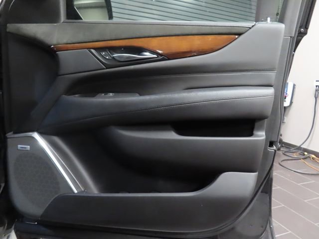Used 2019 Cadillac Escalade Luxury image 13