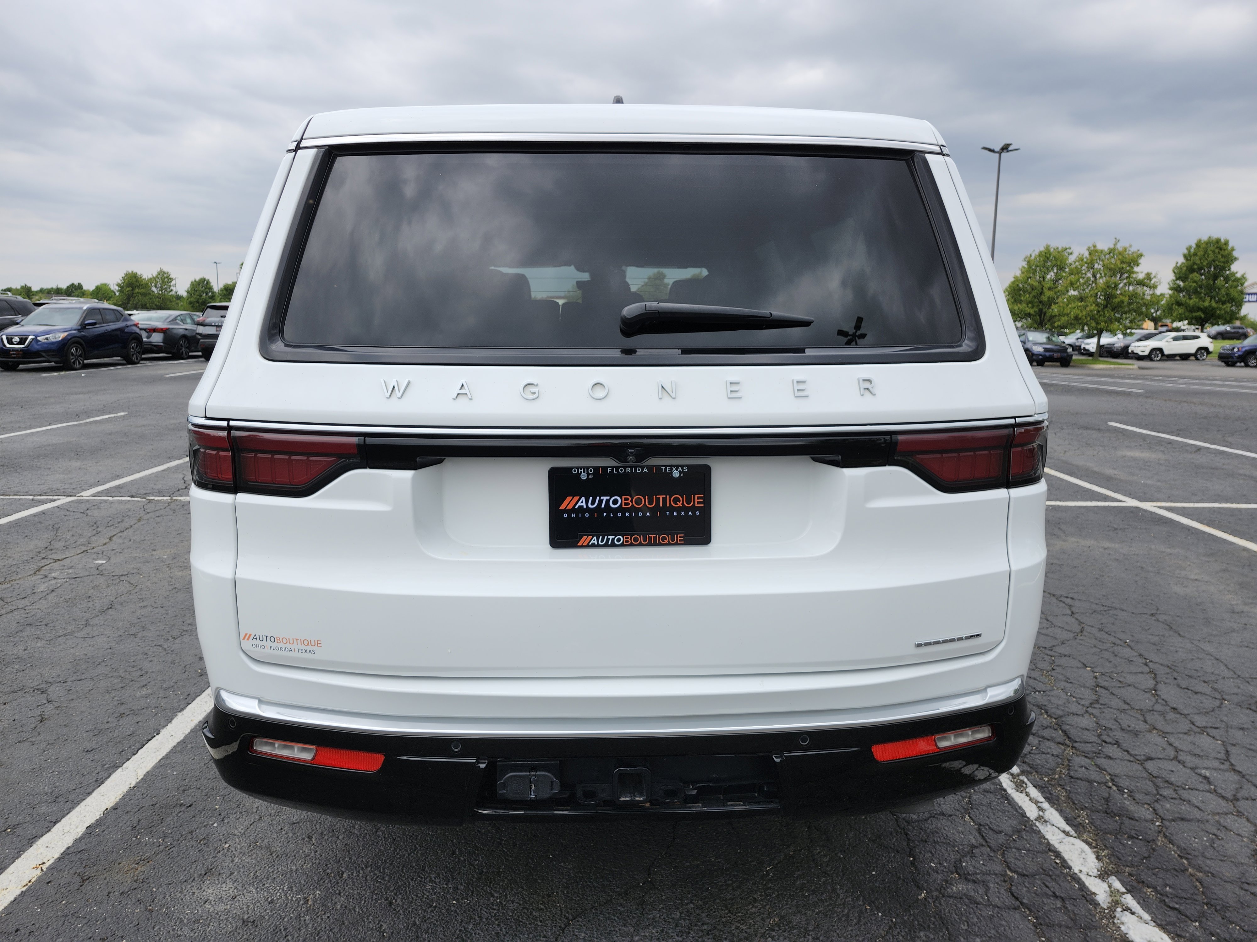 Used 2024 Jeep Wagoneer L Series II RWD image 18