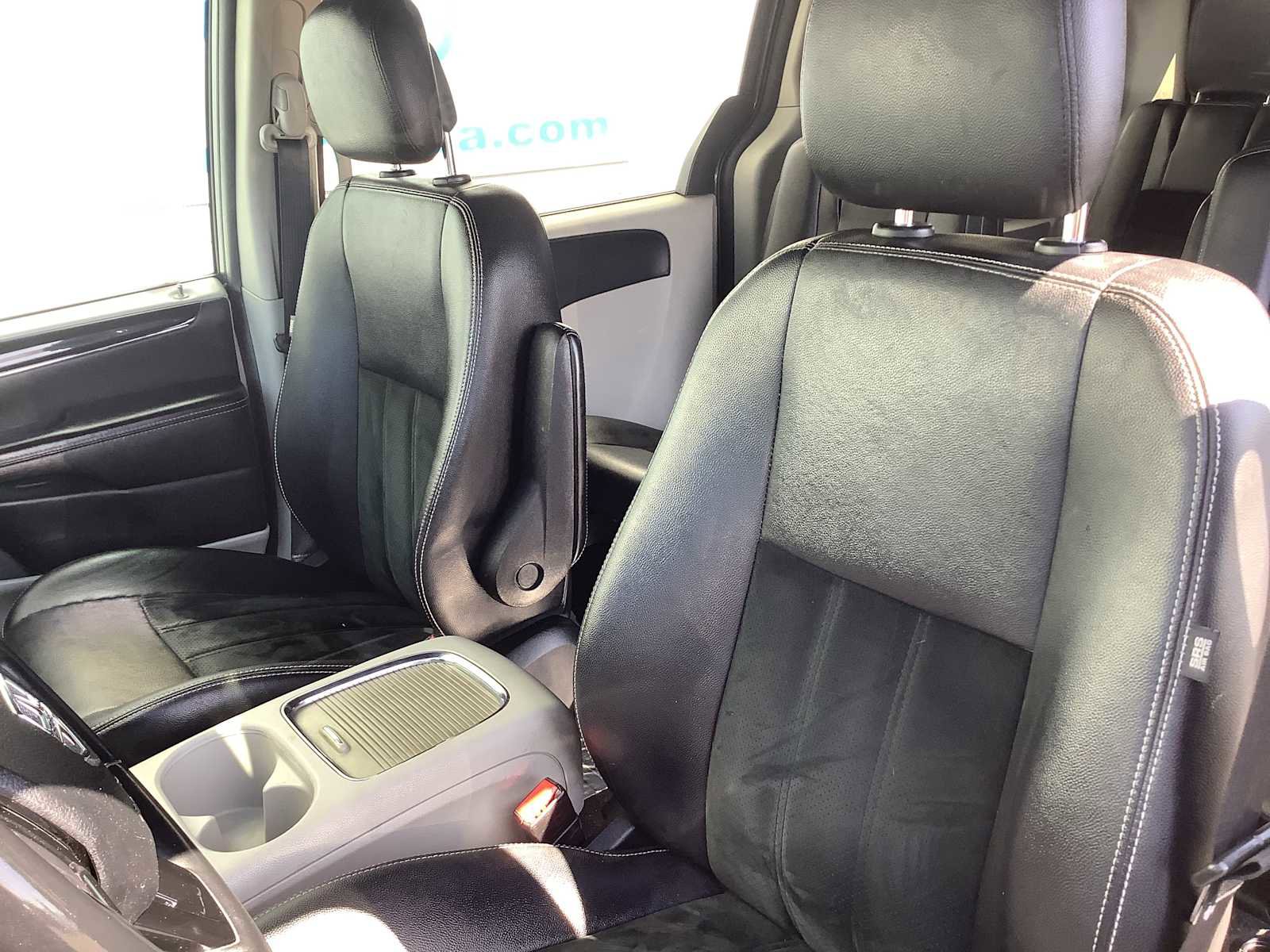 Used 2017 Dodge Grand Caravan SXT FWD image 11