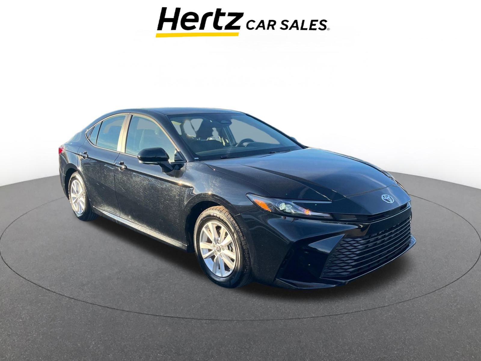 Used 2025 Toyota Camry LE image 1