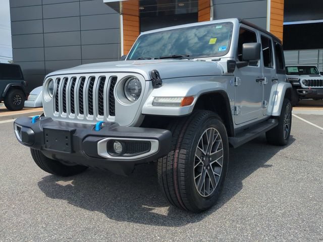 Used 2023 Jeep Wrangler Unlimited Sahara w/ Cold Weather Group AWD/4WD image 8