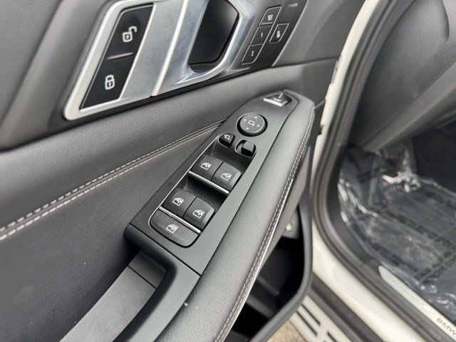 Used 2025 BMW X5 xDrive50e image 13