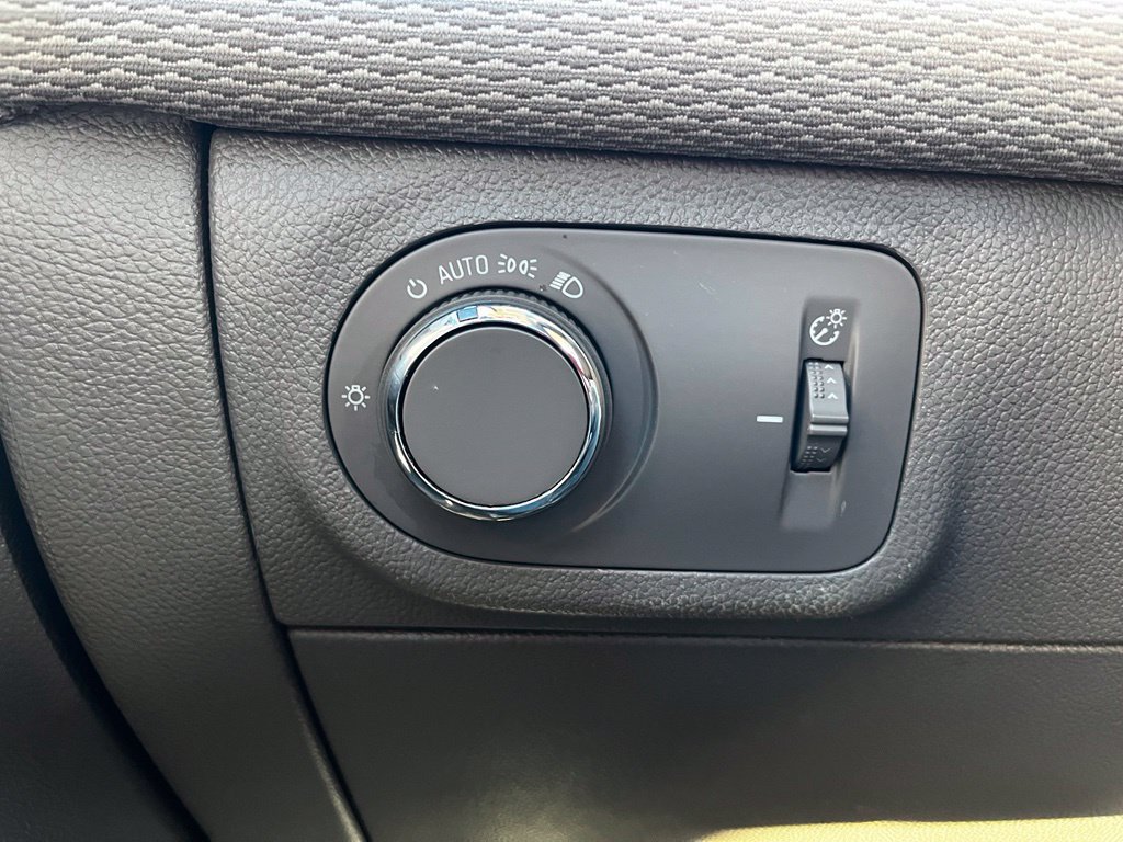 Used 2018 Chevrolet Cruze LT w/ Convenience Package FWD image 25