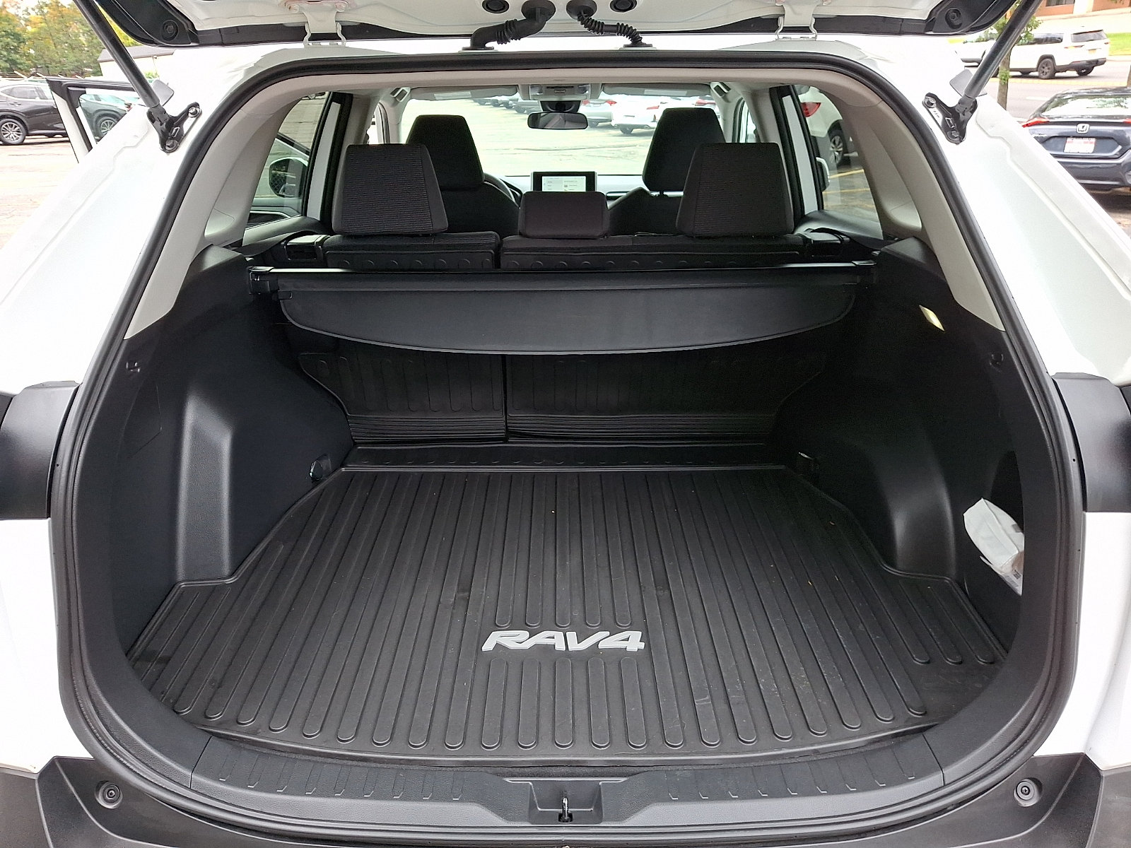 Used 2023 Toyota RAV4 LE AWD/4WD image 30