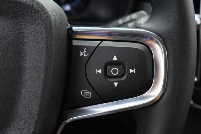 Used 2023 Volvo XC40 B5 Ultimate w/ Protection Package Premier image 21