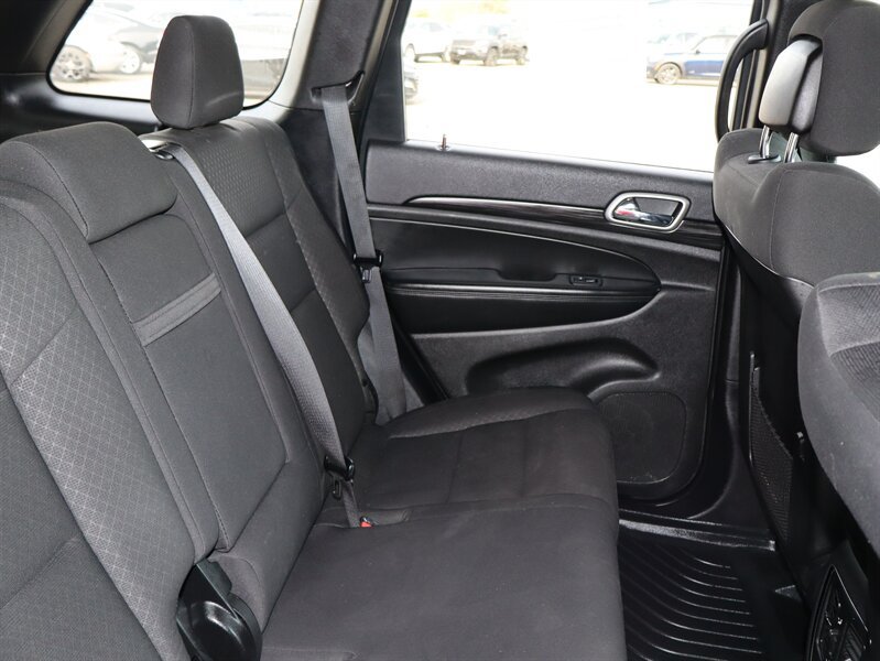 Used 2019 Jeep Grand Cherokee Laredo AWD/4WD image 11