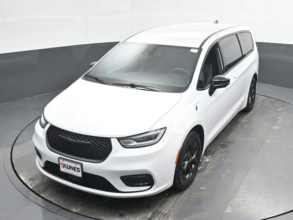 Used 2024 Chrysler Pacifica Select image 41