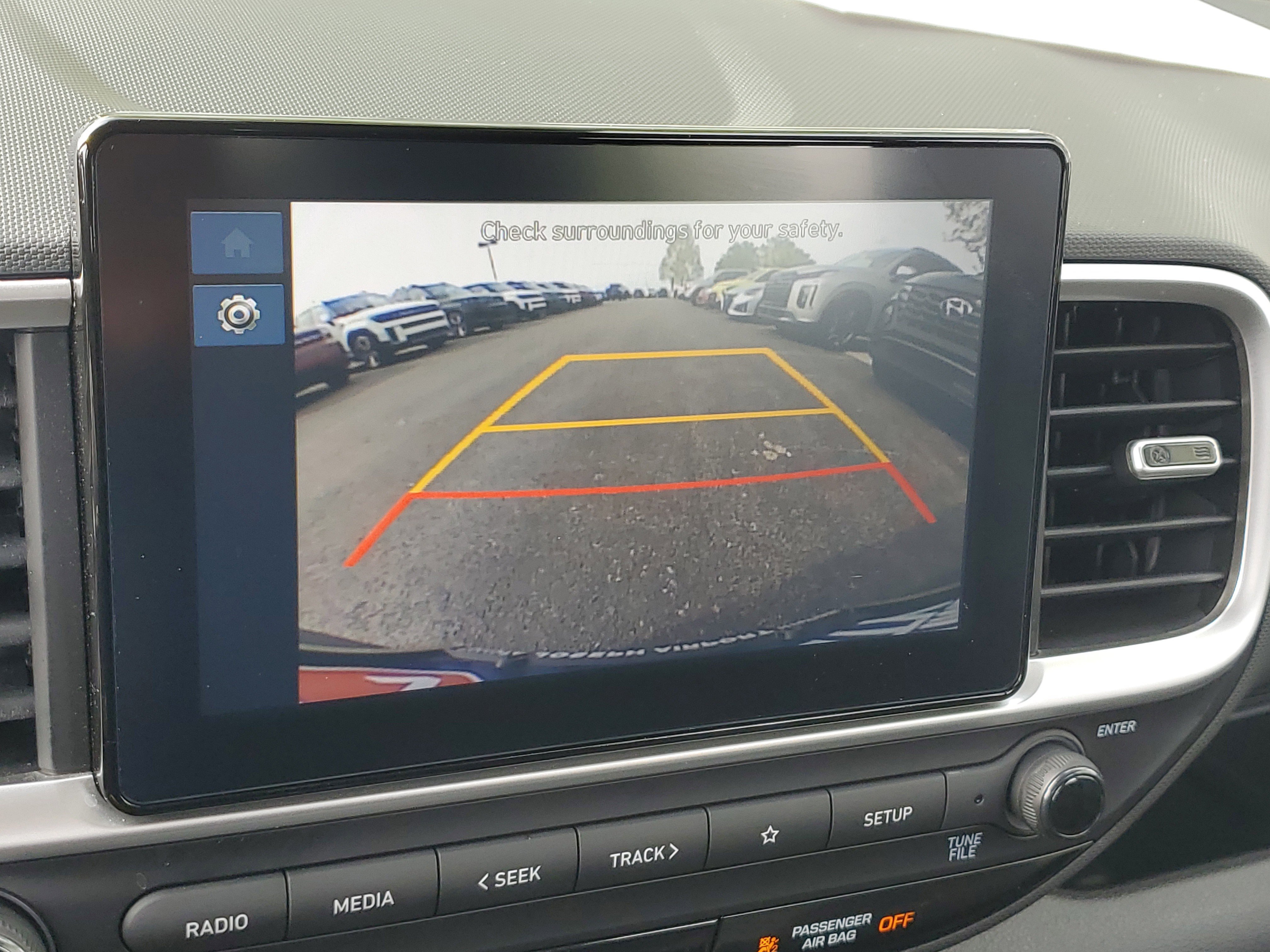 Used 2025 Hyundai Venue SE FWD image 25