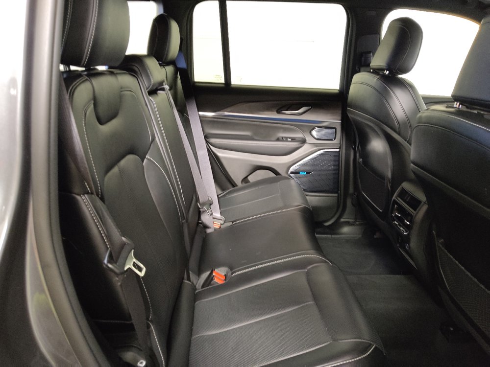 Used 2022 Jeep Grand Cherokee Overland AWD/4WD image 19