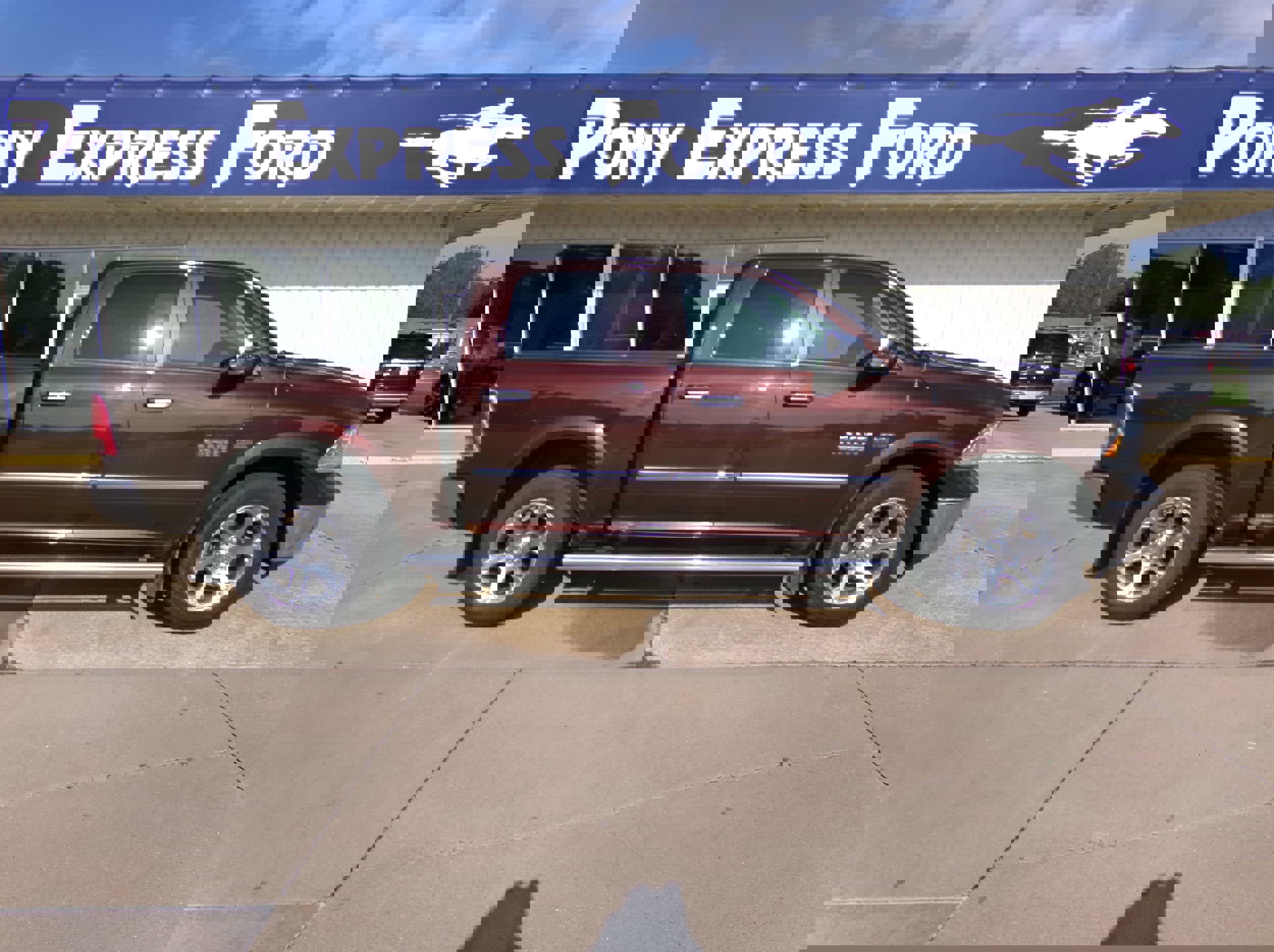 Used 2015 RAM 1500 Laramie w/ Convenience Group image 2